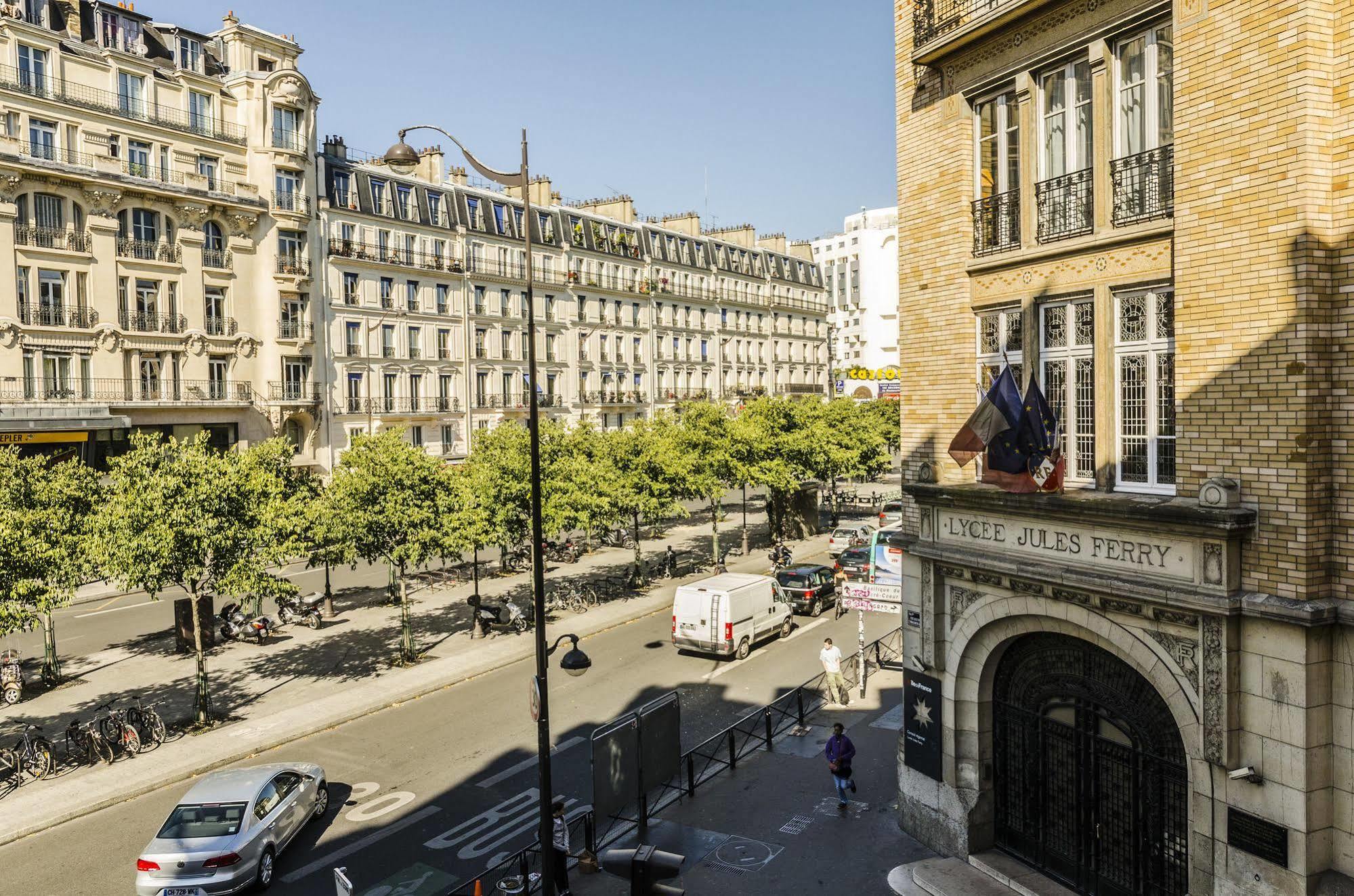 Hotel Contact Alizé Montmartre París